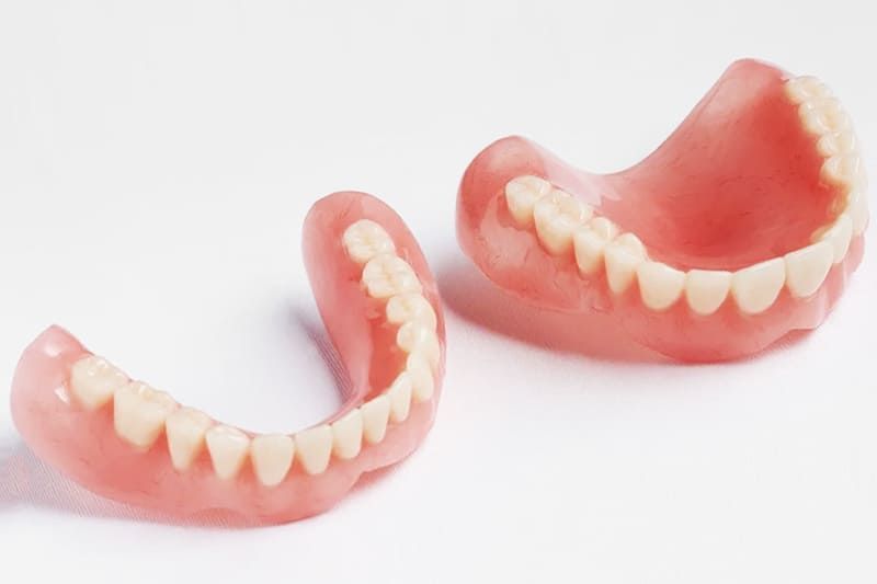 зубные протезы на присосках